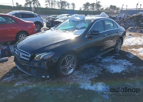 2019 Mercedes-Benz E 300 4Matic z USA, uszkodzony, nr VIN WDDZF4KB7KA596481